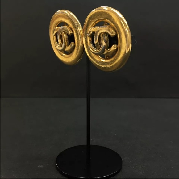 CHANEL CC Logo Gold Tone Earrings - Picture 3 of 8